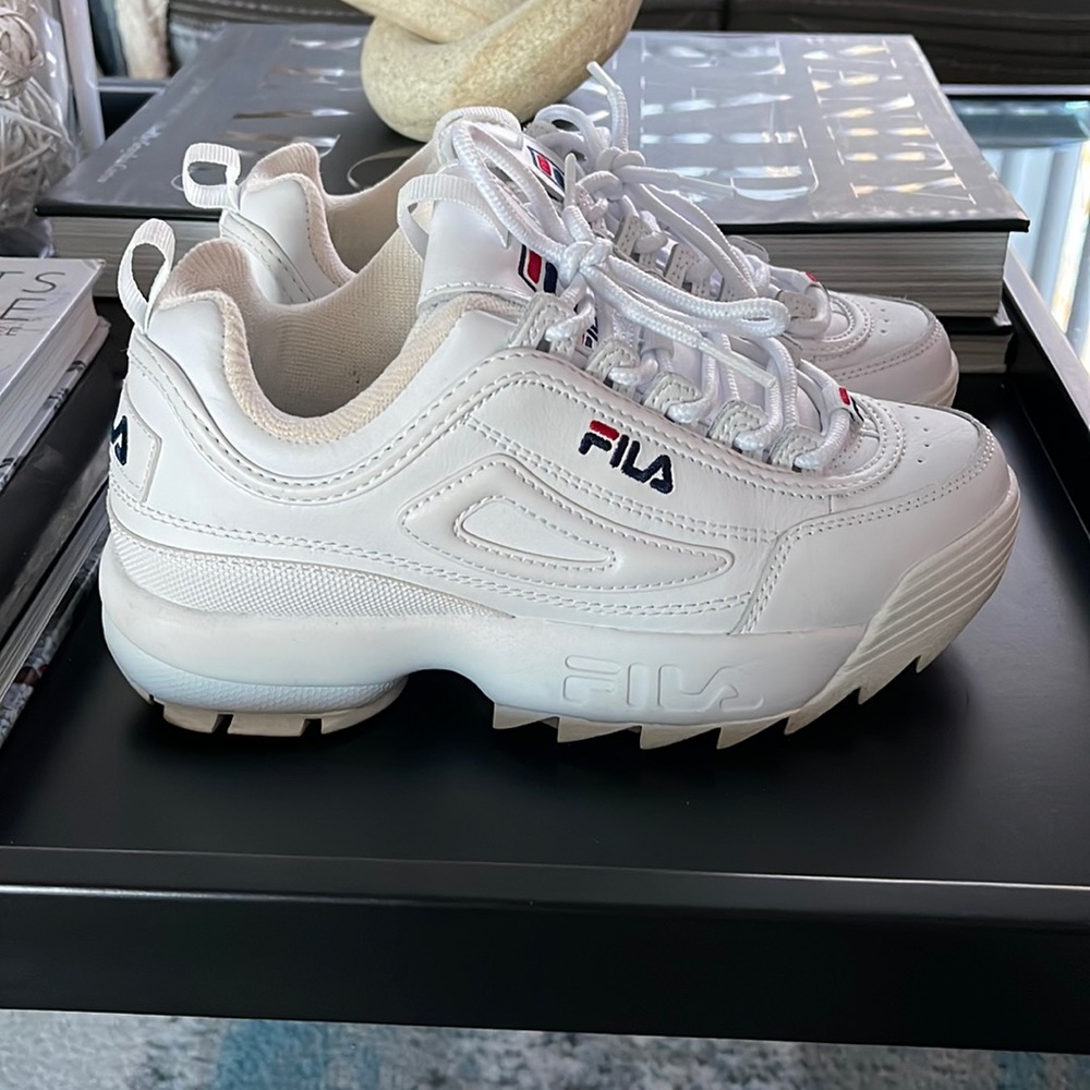 FILA Women’s Size 6 White Sneakers